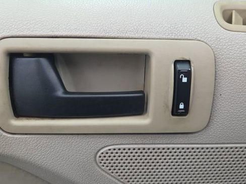 Used 2010 Ford Mustang Premium image 15