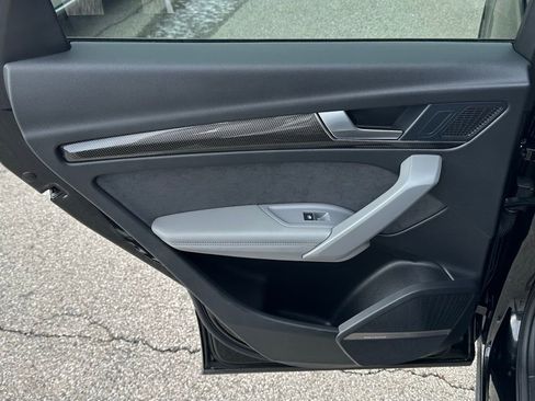 Used 2022 Audi SQ5 Prestige image 19