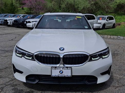 Used 2022 BMW 330e xDrive w/ Premium Package AWD/4WD image 2