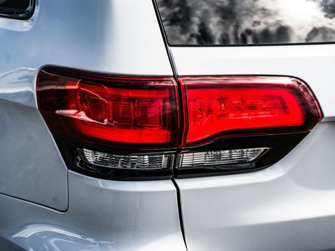 Used 2019 Jeep Grand Cherokee SRT AWD/4WD image 9
