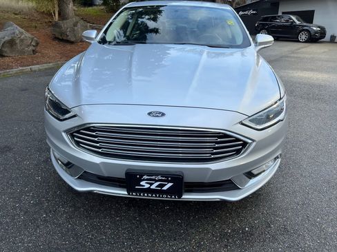 Used 2017 Ford Fusion SE image 2