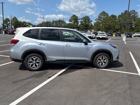 Used 2023 Subaru Forester Premium AWD/4WD image 35