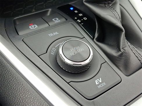 Used 2022 Toyota RAV4 XLE w/ Convenience Package image 27