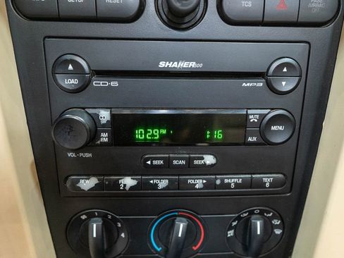 Used 2005 Ford Mustang Convertible RWD image 31
