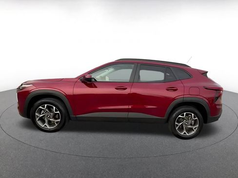 Used 2025 Chevrolet Trax LT image 9