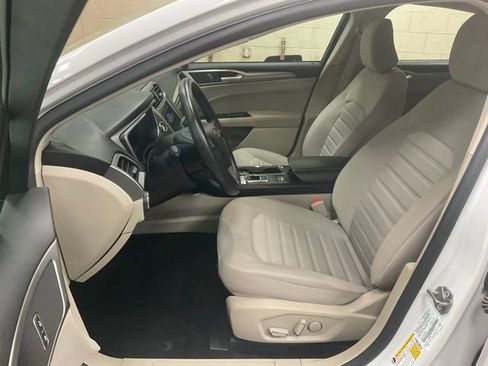 Used 2020 Ford Fusion SE image 7