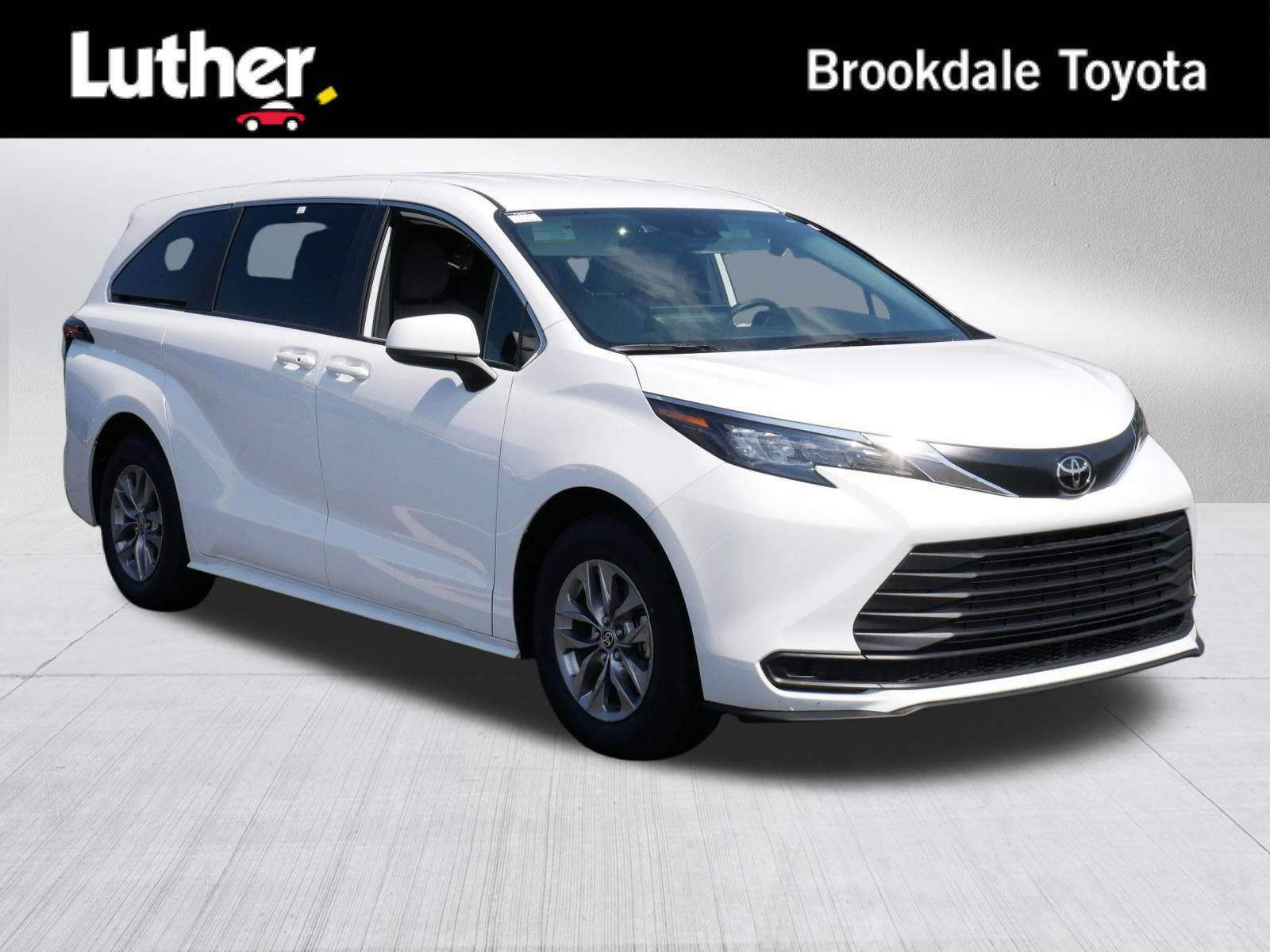 Certified 2026 Toyota Sienna LE FWD image 1