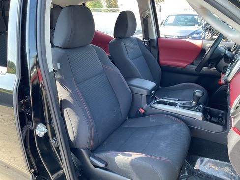 Used 2021 Toyota Tacoma SR5 AWD/4WD image 21