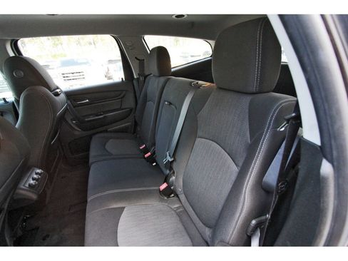 Used 2017 Chevrolet Traverse LT w/ Style and Technology Package FWD image 14