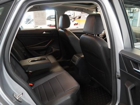 Used 2021 Volkswagen Jetta SE w/ SE Cold Weather Package image 22