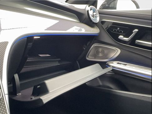 Used 2025 Mercedes-Benz CLE 300 4MATIC Coupe image 32