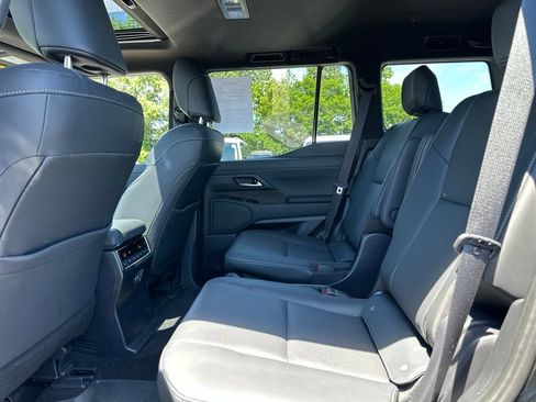 Used 2024 Lexus GX 550 w/ Accessory Package (Z1) AWD/4WD image 40
