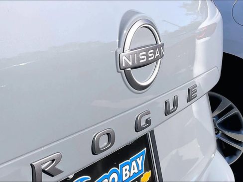 Used 2026 Nissan Rogue SV w/ SV Premium Package image 9