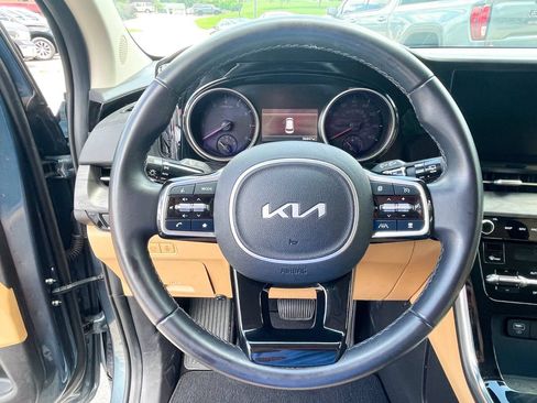 Used 2024 Kia Carnival EX FWD image 11