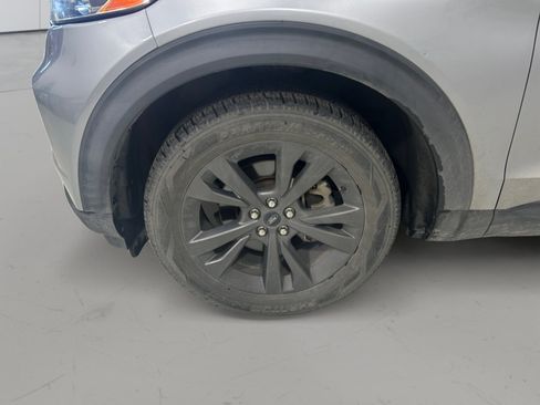 Used 2021 Ford Explorer XLT w/ Equipment Group 202A RWD image 9