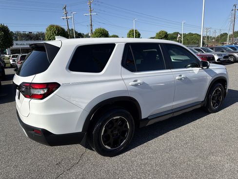 Used 2025 Honda Pilot EX-L image 10