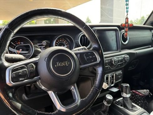 Used 2020 Jeep Gladiator Overland AWD/4WD image 3