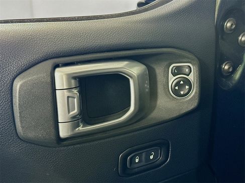 Used 2019 Jeep Wrangler Unlimited Sahara image 18