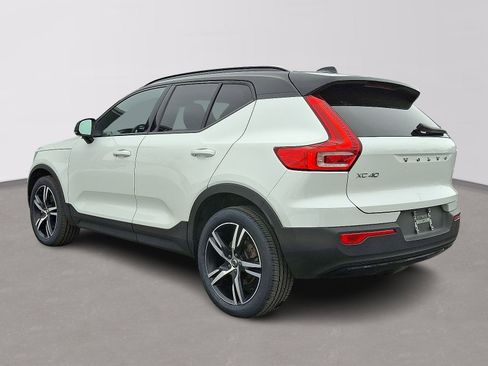 Used 2021 Volvo XC40 T5 R-Design w/ Climate Package image 6