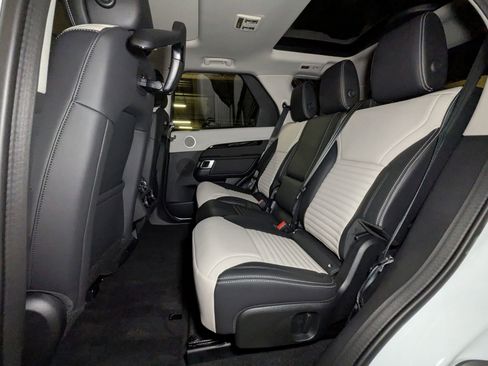 New 2025 Land Rover Discovery S image 16