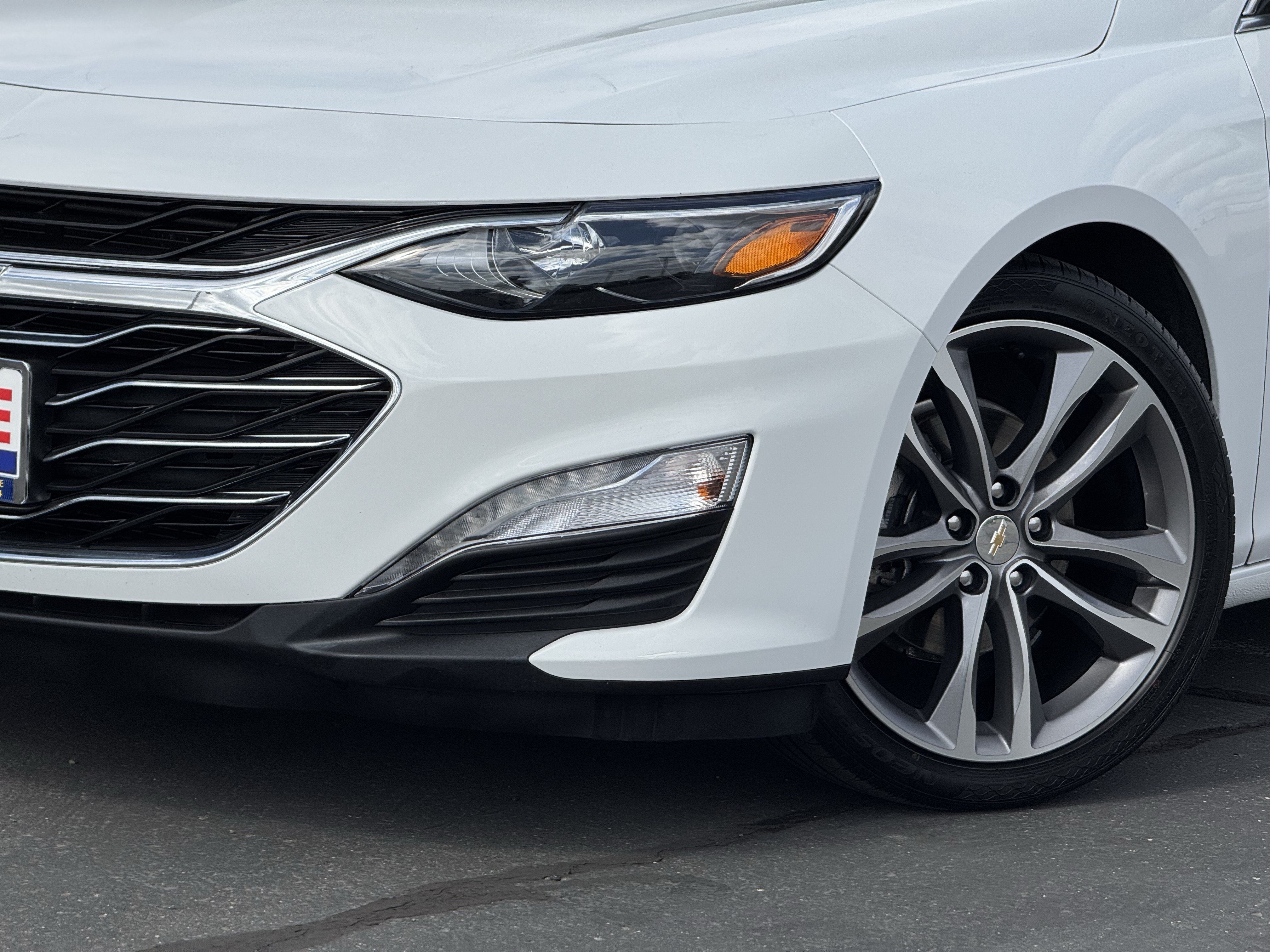 Used 2025 Chevrolet Malibu LT FWD image 3
