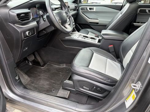 Used 2023 Ford Explorer XLT w/ Equipment Group 202A image 9