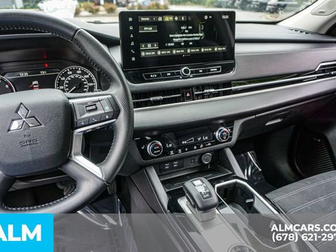 Used 2025 Mitsubishi Outlander SE FWD image 34