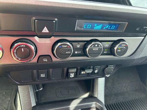 Certified 2021 Toyota Tacoma TRD Off-Road AWD/4WD image 28