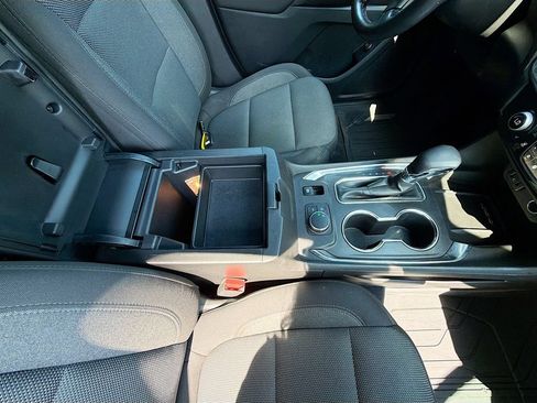 Used 2022 Chevrolet Traverse LT FWD image 32