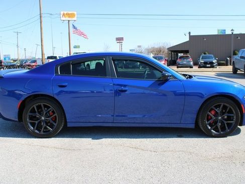 Used 2020 Dodge Charger SXT w/ Blacktop Package image 4