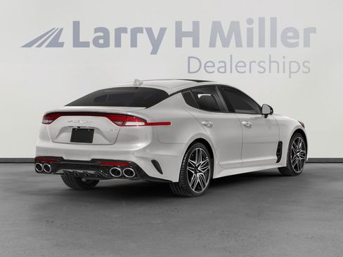 Used 2023 Kia Stinger GT2 image 2