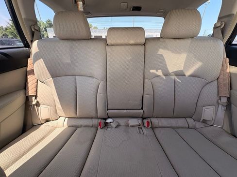 Used 2010 Subaru Outback 2.5i Premium AWD/4WD image 28