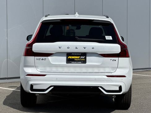 New 2026 Volvo XC60 T8 Plus w/ Climate Package PRO AWD/4WD image 4