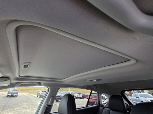 Used 2023 Subaru Crosstrek 2.5i Limited w/ Moonroof Package image 9