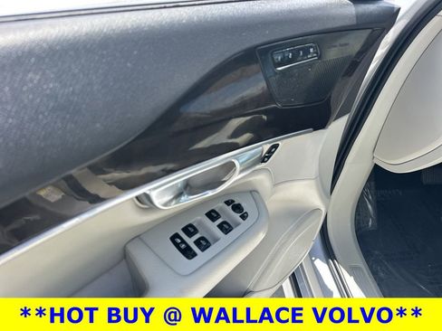 Used 2019 Volvo XC90 T5 Momentum w/ Multimedia Package image 16