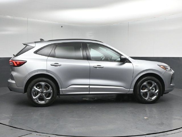 Certified 2024 Ford Escape ST-Line w/ Tech Pack #1 AWD/4WD image 8