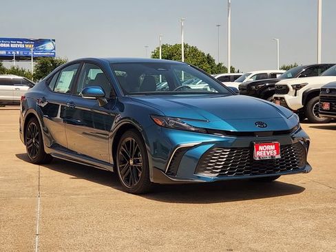 Used 2026 Toyota Camry SE w/ Convenience Package FWD image 2