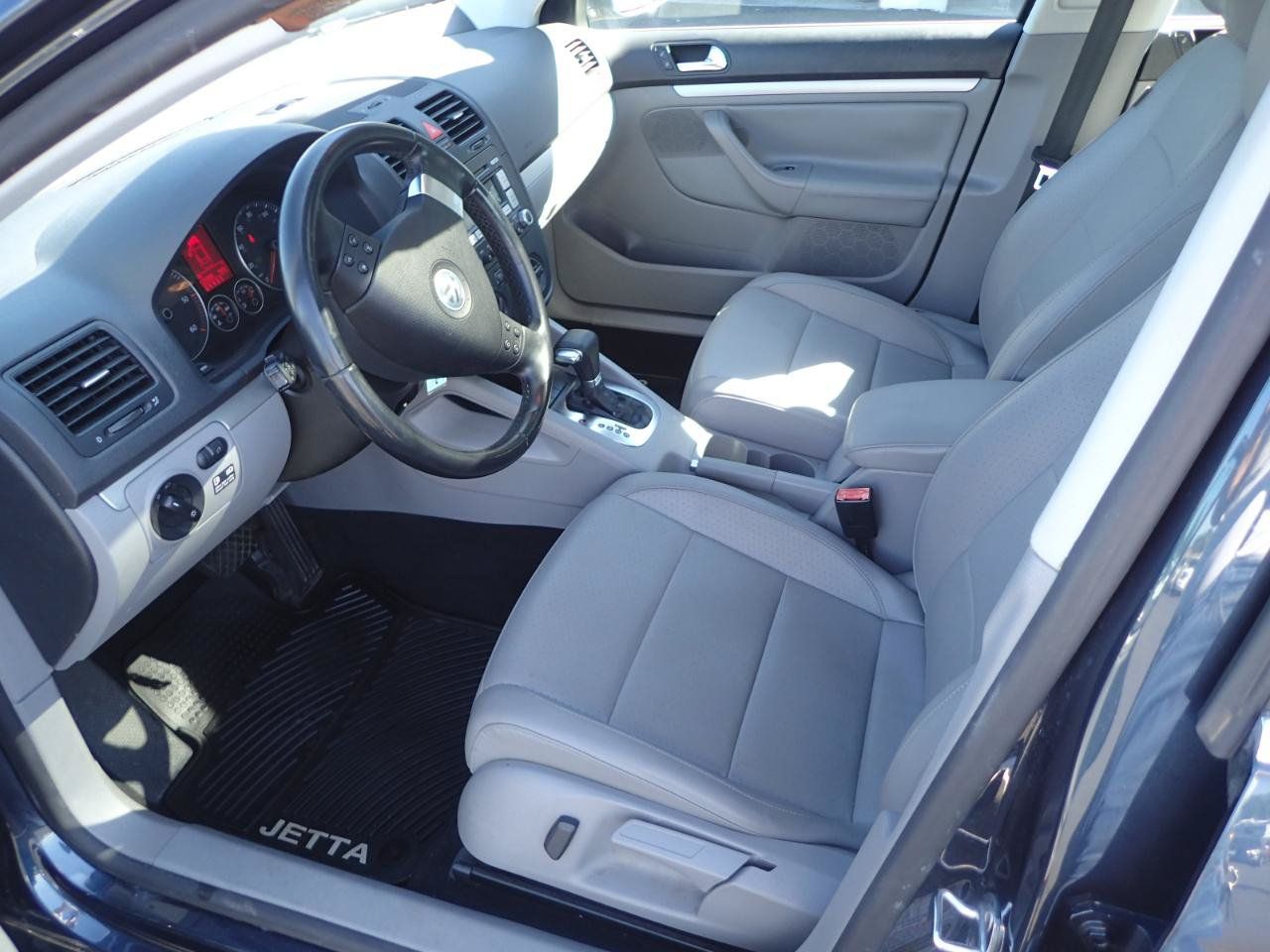 Used 2009 Volkswagen Jetta TDI FWD image 9