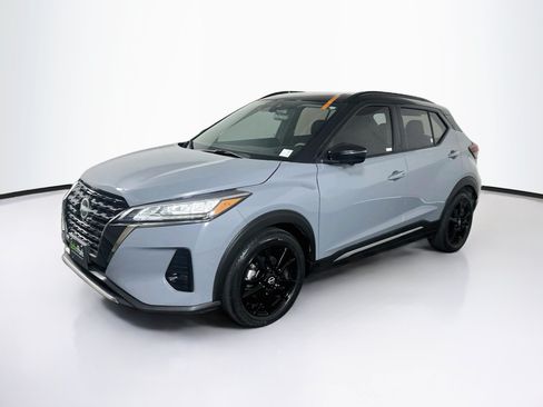 Used 2023 Nissan Kicks SR FWD image 3
