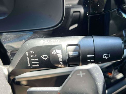 Used 2022 Nissan Pathfinder SL AWD/4WD image 16