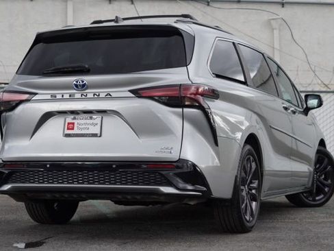 Used 2024 Toyota Sienna XSE image 6