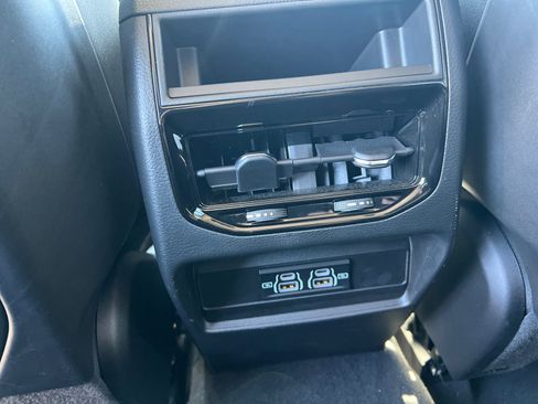 Used 2023 Jeep Grand Cherokee Laredo image 23