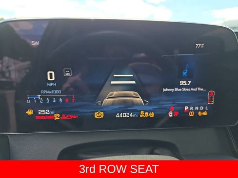 Used 2024 Chevrolet Traverse LT FWD image 19