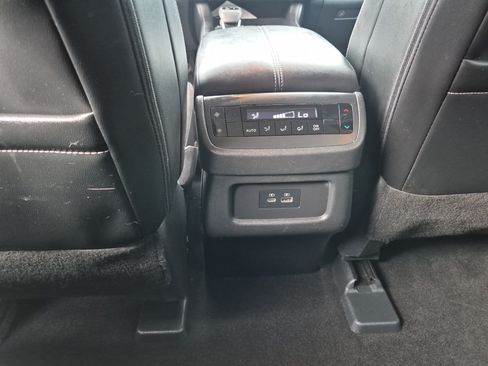 Used 2024 Nissan Pathfinder SL AWD/4WD image 19