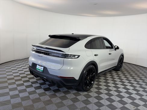 Used 2024 Porsche Cayenne Turbo GT AWD/4WD image 10