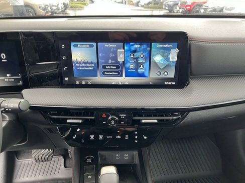 New 2026 Nissan Kicks SR w/ Cold Weather Package AWD/4WD image 18