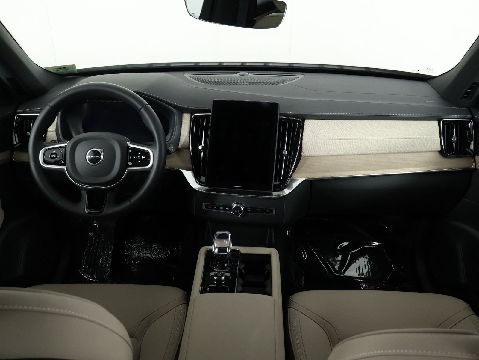 Certified 2026 Volvo XC90 B6 Plus w/ Protection Package AWD/4WD image 7
