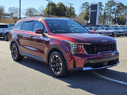 Used 2024 Kia Sorento S w/ Panoramic Sunroof Package image 5