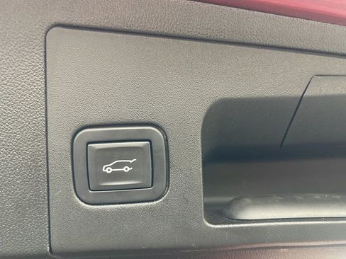 Used 2019 Cadillac XT5 AWD image 12