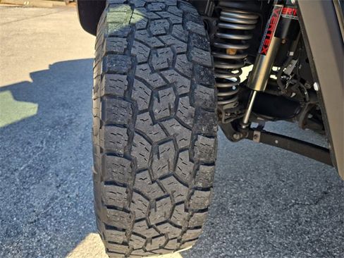 Used 2021 Jeep Gladiator Willys image 29